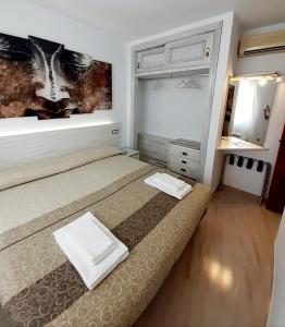 Posteľ alebo postele v izbe v ubytovaní Hostal Kokkola