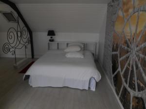 Кровать или кровати в номере Au Nid du Thil