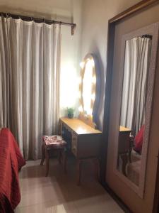 a bedroom with a dressing table and a mirror at Casa dos Mineiros in Arraial d'Ajuda