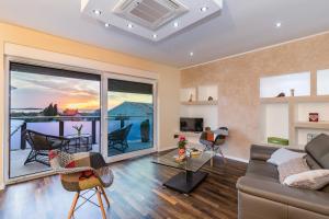 Posedenie v ubytovaní Villa Veronica with great sea view & private pool - calm & relax holidays in Istria