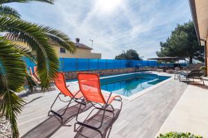 Bazén v ubytovaní Villa Veronica with great sea view & private pool - calm & relax holidays in Istria alebo v jeho blízkosti