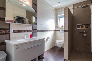 Kúpeľňa v ubytovaní Villa Veronica with great sea view & private pool - calm & relax holidays in Istria