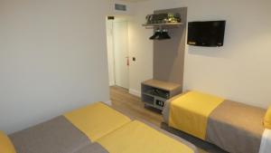 TV a/nebo společenská místnost v ubytování Hotel Zeus