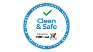 een etiket voor een schone en veilige praktijk van potentiële reinigingsmiddelen bij Monte Vale Mosteiro in Rosmaninhal
