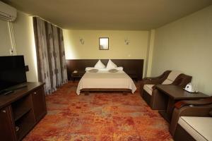 Postel nebo postele na pokoji v ubytování Hotel Select Slobozia + 17 fotografií