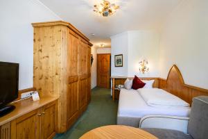 Televízia a/alebo spoločenská miestnosť v ubytovaní Hotel Garni Castel B&B