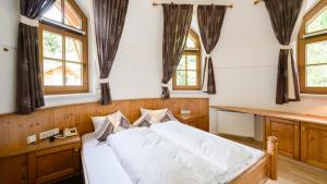 Posteľ alebo postele v izbe v ubytovaní Hotel Garni Castel B&B
