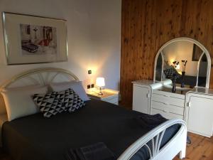 A bed or beds in a room at Sarakinas Farm House