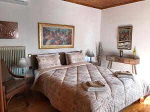 A bed or beds in a room at Sarakinas Farm House
