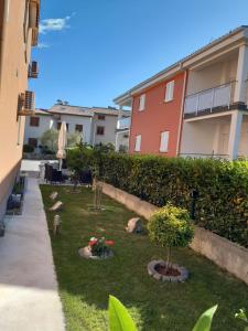 Vonkajšia záhrada v ubytovaní Guest House Sonja