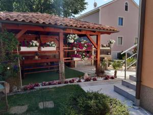 Vonkajšia záhrada v ubytovaní Guest House Sonja