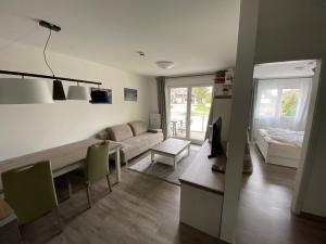 TV a/nebo společenská místnost v ubytování Blackforest Lounge direkt an der Skipiste, Ski in & Ski out, Skischule im Haus, Startpunkt für Wanderungen