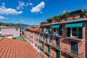 a view of an apartment building with windows and balconies at Il Maestrale in Santa Margherita Ligure