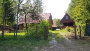 a gate in the grass in front of a house at Zacisze in Kukle