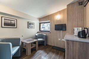 TV a/nebo společenská místnost v ubytování Pokoje Gościnne i Apartamenty Krupówki 19