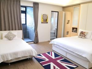 En eller flere senger på et rom på Love Happiness Inn