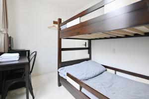 RUMa INN Rokugoudote tesisinde bir ranza yatağı veya ranza yatakları