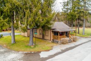 Gallery image of Swallow Falls Cabin #4 in Oakland