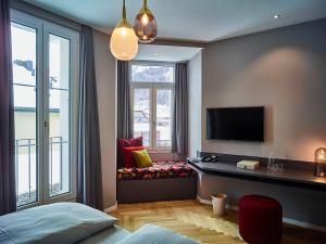 Televiisor ja/või meelelahutuskeskus majutusasutuses Bellevue-Terminus - Urban Lifestyle Hotel