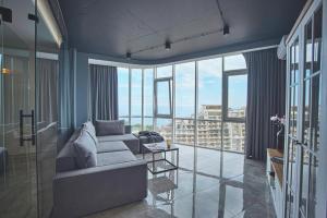 Oleskelutila majoituspaikassa Gagarin Plaza Luxury Sea View Apartments