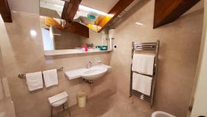 A bathroom at Residence L'Ulivo