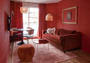 a living room with a couch and a table at Isabella's House in Barcelona