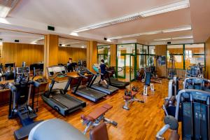 The fitness centre and/or fitness facilities at Residence L'Ulivo