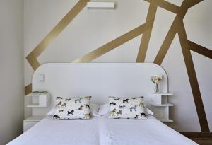 A bed or beds in a room at Hotel La Fenice
