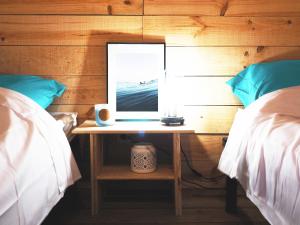 Hoya Surf Camp - Activités + logements客房内的一张或多张床位