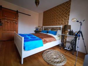 Un pat sau paturi într-o cameră la Ferienwohnung Sternstube De Luxe