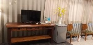 TV a/nebo společenská místnost v ubytování Guan Lun Hotel