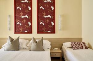 A bed or beds in a room at Hotel La Fenice