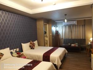 Postel nebo postele na pokoji v ubytování Guan Lun Hotel