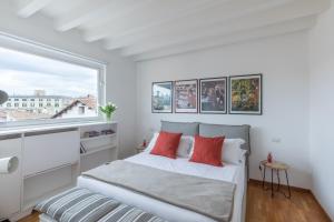 Posteľ alebo postele v izbe v ubytovaní Amazing penthouse with private terrace in Trastevere
