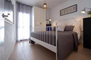 Posteľ alebo postele v izbe v ubytovaní Vive la playa y la noche de Sitges aquí