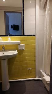 a bathroom with a sink and a mirror at Hôtel Le Capitole in Toulouse