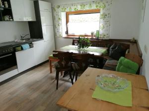 Kuchyňa alebo kuchynka v ubytovaní Ferienhaus Schöpf - Die Hoamat