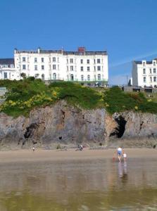 Gallery image of Carnock in Tenby
