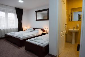Postel nebo postele na pokoji v ubytování Carnival City Hotel Oradea