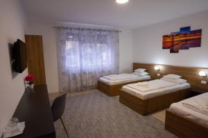 Postel nebo postele na pokoji v ubytování Carnival City Hotel Oradea