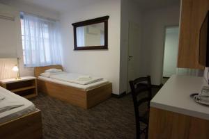 Postel nebo postele na pokoji v ubytování Carnival City Hotel Oradea