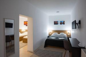 Postel nebo postele na pokoji v ubytování Carnival City Hotel Oradea