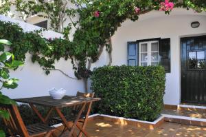 Afbeelding uit fotogalerij van Villa SES TANQUES 17 in Es Canutells