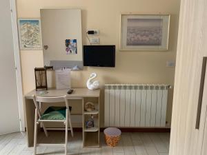 TV a/nebo společenská místnost v ubytování L'Agrifoglio Dell'Etna