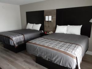 Ένα ή περισσότερα κρεβάτια σε δωμάτιο στο Travelodge by Wyndham Virginia Beach Bay Beach