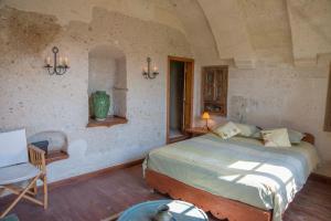 A bed or beds in a room at Les Maisons De Cappadoce