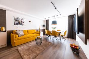 Khu vực ghế ngồi tại Gerharts Premium City Living - center of Brixen with free parking and Brixencard