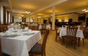 מסעדה או מקום אחר לאכול בו ב-Hotel SPA Arkadia