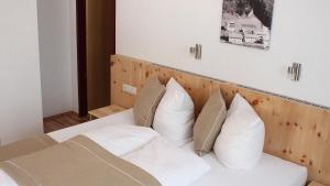 Posteľ alebo postele v izbe v ubytovaní Berghotel-Gasthof Gstrein