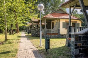 Photo de la galerie de l'établissement SZIGET HOTEL VERÁNKA, à Érsekcsanád 42 autres photos